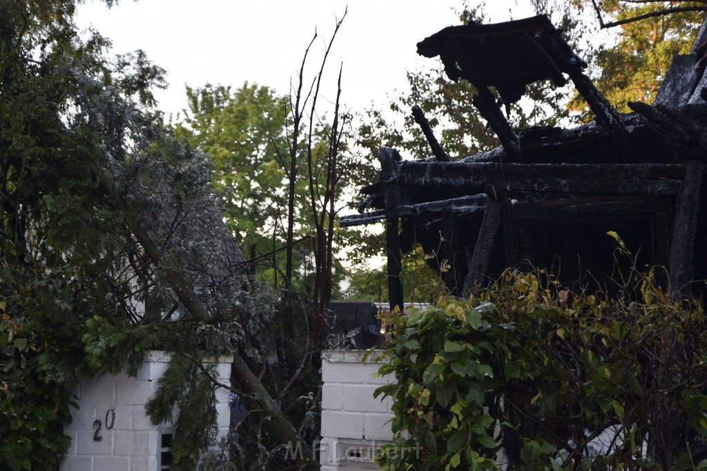 Grossfeuer Einfamilienhaus Siegburg Muehlengrabenstr P0909.JPG - Miklos Laubert